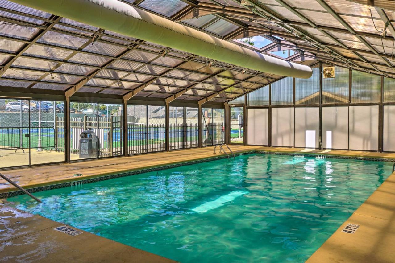 شقة Pet-Friendly Branson Retreat With Pool And Golf Access المظهر الخارجي الصورة